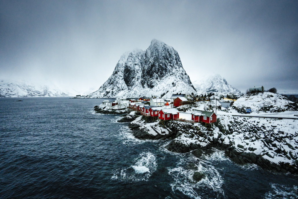 Village de pêcheurs enneigé aux Lofoten
