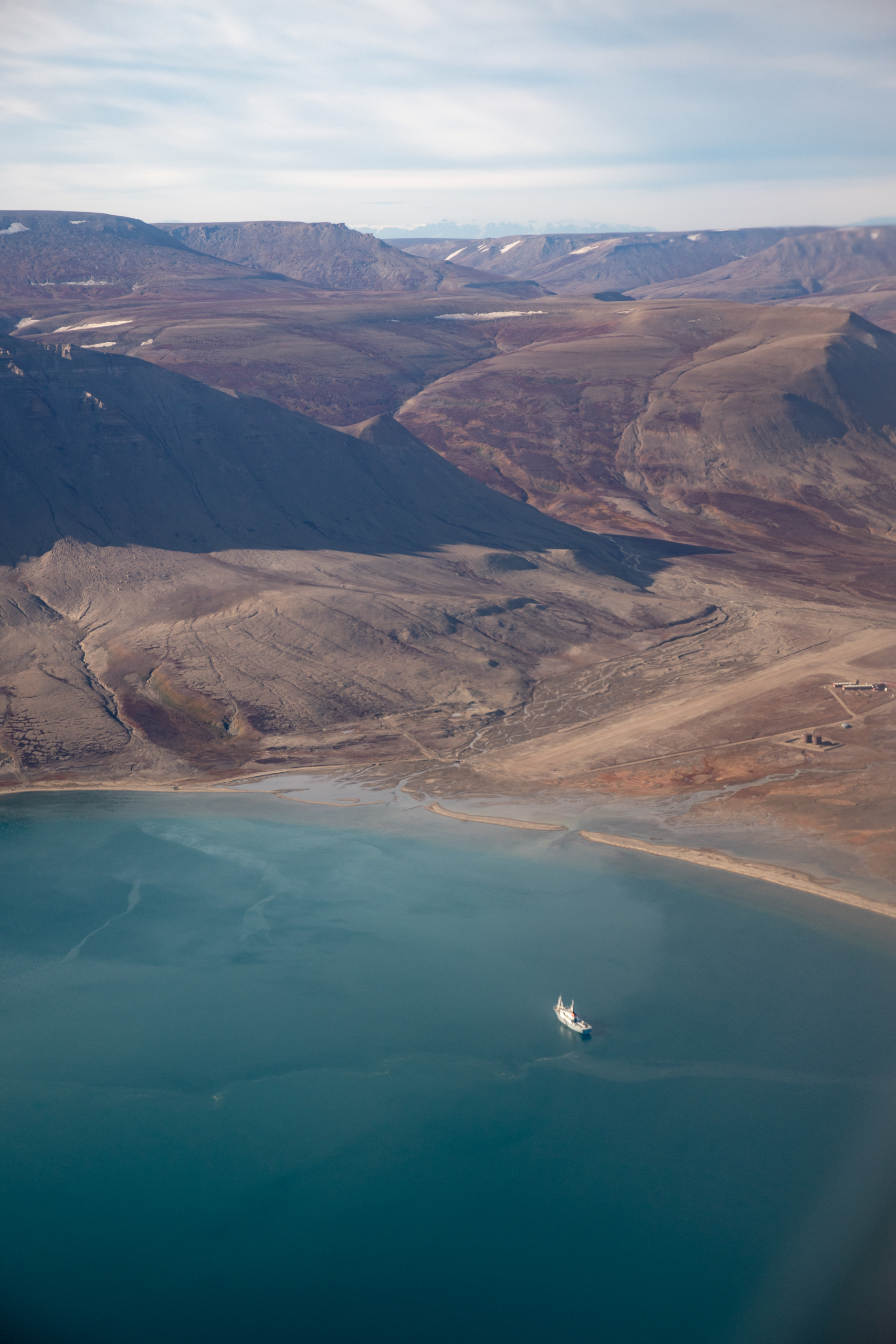 Polarfront dans un fjord du Groenland, vu du ciel