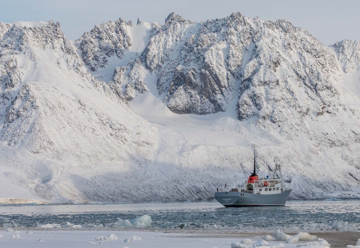 Polarfront in Magdalenefjord